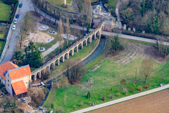 Vue aérienne de Fort d'eau romain dans le parc du château de Schwetzingen à Schwetzingen dans le département Bade-Wurtemberg, Allemagne