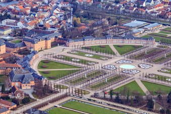 Vue aérienne de Rondell dans la fontaine d'Arion dans le parc du château de Schwetzingen à Schwetzingen dans le département Bade-Wurtemberg, Allemagne