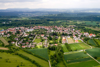 Vue aérienne de De l'est à Birkenfeld dans le département Bade-Wurtemberg, Allemagne