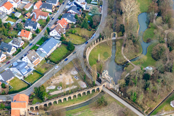 Vue aérienne de Fort d'eau romain dans le parc du château de Schwetzingen à Schwetzingen dans le département Bade-Wurtemberg, Allemagne