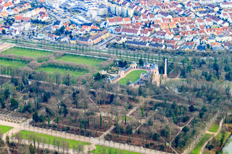 Image drone de Mosquée dans les jardins du château de Schwetzingen à Schwetzingen dans le département Bade-Wurtemberg, Allemagne