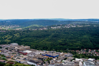 Vue aérienne de Zone industrielle vue du nord à le quartier Brötzingen in Pforzheim dans le département Bade-Wurtemberg, Allemagne