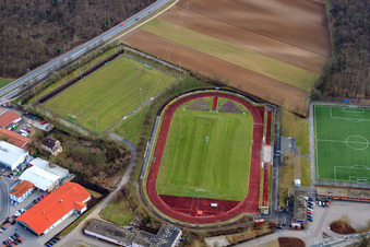 Vue aérienne de Terrains de sport de SV 98 Schwetzingen eV à Schwetzingen dans le département Bade-Wurtemberg, Allemagne