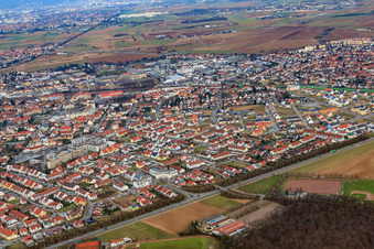 Vue aérienne de Vue de la ville depuis l'ouest à Schwetzingen dans le département Bade-Wurtemberg, Allemagne