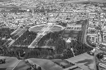 Vue aérienne de Le château et le jardin de Schwetzingen en hiver vus de l'ouest à Schwetzingen dans le département Bade-Wurtemberg, Allemagne