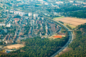 Vue aérienne de B36 à le quartier Rheinau in Mannheim dans le département Bade-Wurtemberg, Allemagne