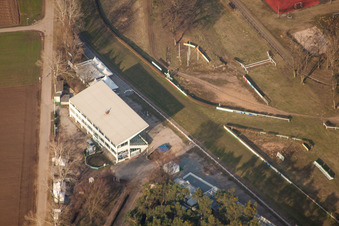 Hippodrome forestier du Baden Racing Club à le quartier Seckenheim in Mannheim dans le département Bade-Wurtemberg, Allemagne vue d'en haut