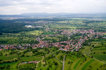 Vue aérienne de De l'est à le quartier Obernhausen in Birkenfeld dans le département Bade-Wurtemberg, Allemagne