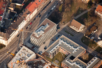 Vue oblique de Seckenheimer Landstr à le quartier Neuostheim in Mannheim dans le département Bade-Wurtemberg, Allemagne