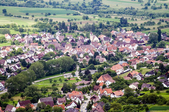 Vue aérienne de De l'est à le quartier Gräfenhausen in Birkenfeld dans le département Bade-Wurtemberg, Allemagne