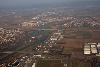 Vue aérienne de Zone industrielle Seckenheimer Landstraße/Hans-Thomastr à le quartier Neuostheim in Mannheim dans le département Bade-Wurtemberg, Allemagne