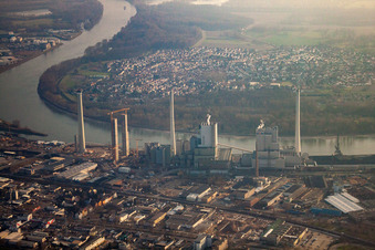 Vue aérienne de Grande centrale électrique avec nouvelle construction de l'unité 6 à le quartier Neckarau in Mannheim dans le département Bade-Wurtemberg, Allemagne