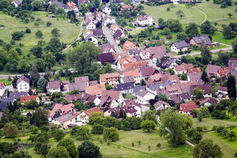 Vue aérienne de Obernhäuser Straße à le quartier Obernhausen in Birkenfeld dans le département Bade-Wurtemberg, Allemagne