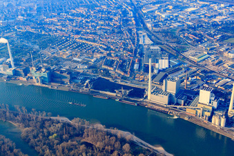 Photographie aérienne de Chantier de construction de la nouvelle centrale électrique et des tours d'échappement de la centrale de cogénération GKM Bloc 6 à le quartier Neckarau in Mannheim dans le département Bade-Wurtemberg, Allemagne