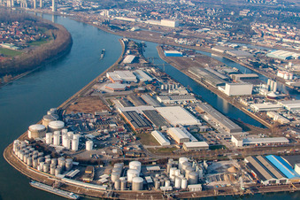 Port du Rhin à le quartier Rheinau in Mannheim dans le département Bade-Wurtemberg, Allemagne depuis l'avion