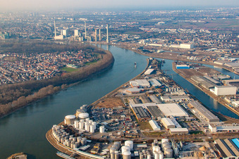 Vue d'oiseau de Port du Rhin à le quartier Rheinau in Mannheim dans le département Bade-Wurtemberg, Allemagne