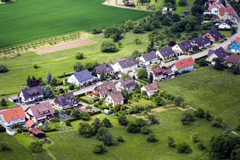 Vue aérienne de Mühlgasse à le quartier Obernhausen in Birkenfeld dans le département Bade-Wurtemberg, Allemagne