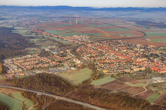 Vue aérienne de Bienwaldstadt vue du sud-est à Kandel dans le département Rhénanie-Palatinat, Allemagne