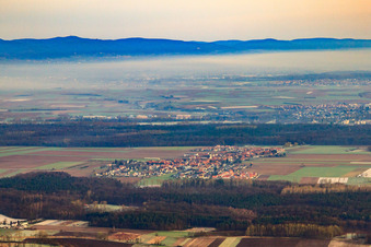 Vue aérienne de Du sud à le quartier Hayna in Herxheim bei Landau dans le département Rhénanie-Palatinat, Allemagne
