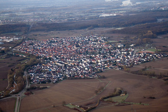 Vue aérienne de Du nord-est à Hagenbach dans le département Rhénanie-Palatinat, Allemagne
