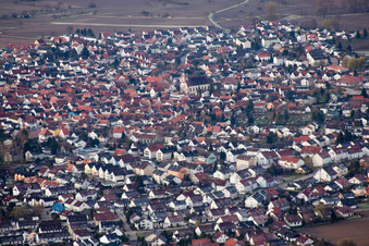 Vue aérienne de Du nord-est à Hagenbach dans le département Rhénanie-Palatinat, Allemagne