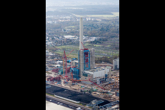 Vue aérienne de Chantier de construction de la nouvelle centrale électrique et des tours d'échappement de la centrale de cogénération EnBW Energie Baden-Württemberg AG, centrale à vapeur de Rheinhafen Karlsruhe à le quartier Daxlanden in Karlsruhe dans le département Bade-Wurtemberg, Allemagne