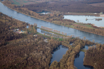 Vue oblique de Plage de Rappenwört au bord du Rhin à le quartier Daxlanden in Karlsruhe dans le département Bade-Wurtemberg, Allemagne