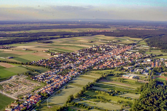 Vue aérienne de Vue de la ville depuis le sud-ouest à Kandel dans le département Rhénanie-Palatinat, Allemagne