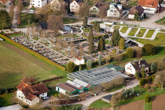 Vue aérienne de Cimetière à le quartier Neuburgweier in Rheinstetten dans le département Bade-Wurtemberg, Allemagne