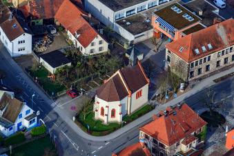 Vue aérienne de Chapelle Sainte-Ursule à le quartier Neuburgweier in Rheinstetten dans le département Bade-Wurtemberg, Allemagne