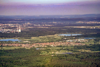 Vue aérienne de De l'ouest à Hagenbach dans le département Rhénanie-Palatinat, Allemagne