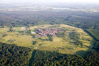 Vue aérienne de De l'ouest à le quartier Büchelberg in Wörth am Rhein dans le département Rhénanie-Palatinat, Allemagne