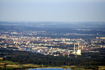Vue aérienne de De l'ouest à le quartier Knielingen in Karlsruhe dans le département Bade-Wurtemberg, Allemagne