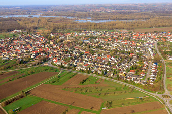 Vue aérienne de De l'est à le quartier Illingen in Elchesheim-Illingen dans le département Bade-Wurtemberg, Allemagne