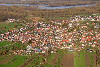 Vue aérienne de De l'est à le quartier Illingen in Elchesheim-Illingen dans le département Bade-Wurtemberg, Allemagne