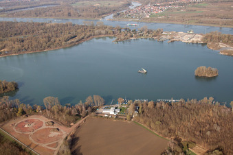 Vue aérienne de Île de la mer sur le canal de l'or à Steinmauern dans le département Bade-Wurtemberg, Allemagne