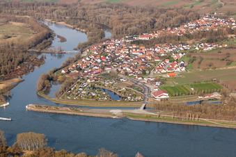 Vue aérienne de Zones riveraines le long de l'embouchure de la rivière Sauer à Munchhausen dans le département Bas Rhin, France