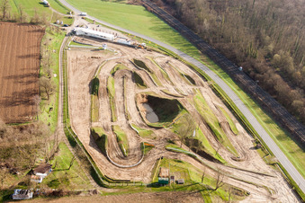 Vue aérienne de Piste de course cross-country du circuit moto du Moto club de Mothern à Mothern dans le département Bas Rhin, France