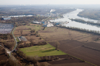 Vue aérienne de Port à Lauterbourg dans le département Bas Rhin, France