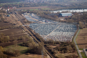 Vue aérienne de Port à Lauterbourg dans le département Bas Rhin, France