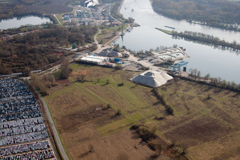 Port à Lauterbourg dans le département Bas Rhin, France d'en haut