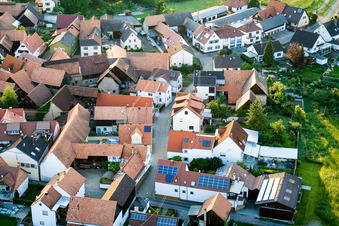 Vue aérienne de Heilbrunnenstr à le quartier Büchelberg in Wörth am Rhein dans le département Rhénanie-Palatinat, Allemagne