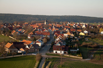 Vue aérienne de Vue sur le village à le quartier Gossel in Geratal dans le département Thuringe, Allemagne
