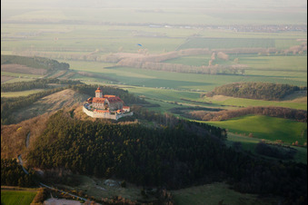 Vue aérienne de Complexe du château de Veste Wachsenburg à le quartier Holzhausen in Amt Wachsenburg dans le département Thuringe, Allemagne