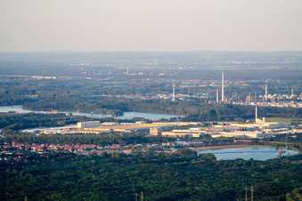 Vue aérienne de Daimler du sud-ouest à Wörth am Rhein dans le département Rhénanie-Palatinat, Allemagne