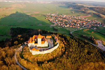 Vue oblique de Complexe du château de Veste Wachsenburg à le quartier Holzhausen in Amt Wachsenburg dans le département Thuringe, Allemagne