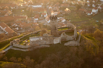 Vue aérienne de Mühlburg à le quartier Mühlberg in Drei Gleichen dans le département Thuringe, Allemagne