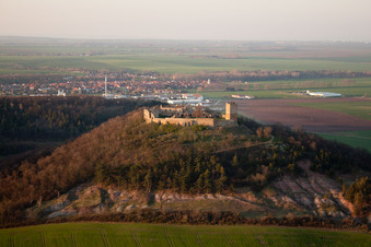 Château de Gleichen à le quartier Wandersleben in Drei Gleichen dans le département Thuringe, Allemagne d'un drone