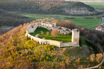 Château de Gleichen à le quartier Wandersleben in Drei Gleichen dans le département Thuringe, Allemagne vu d'un drone