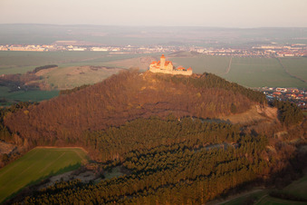 Complexe du château de Veste Wachsenburg à le quartier Holzhausen in Amt Wachsenburg dans le département Thuringe, Allemagne d'en haut